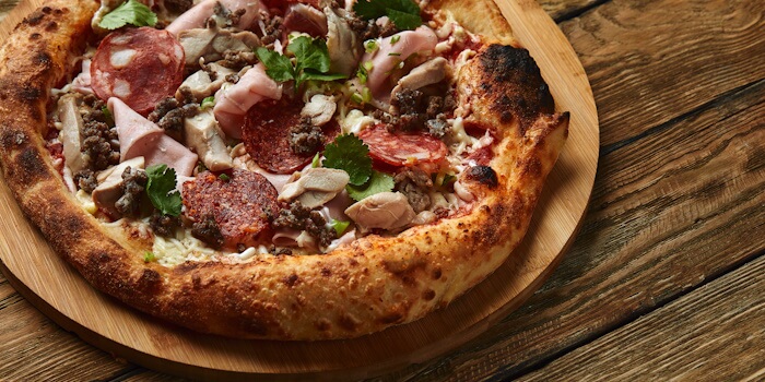 Ekte italiensk pizza bakt på Stekebord Gourmet hjemme i ditt eget kjøkken.